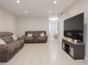 14527 Plummer 202, Panorama City (los Angeles) CA 91402