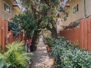 14527 Plummer 202, Panorama City (los Angeles) CA 91402