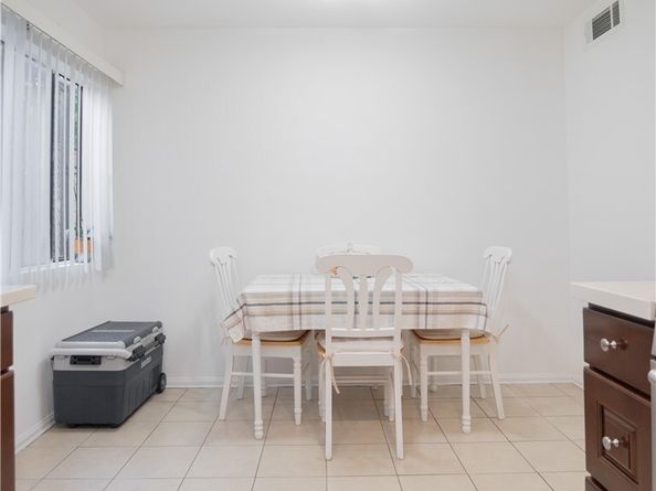 14527 Plummer 202, Panorama City (los Angeles) CA 91402