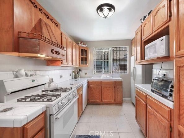 3654 7th Avenue, Los Angeles CA 90018