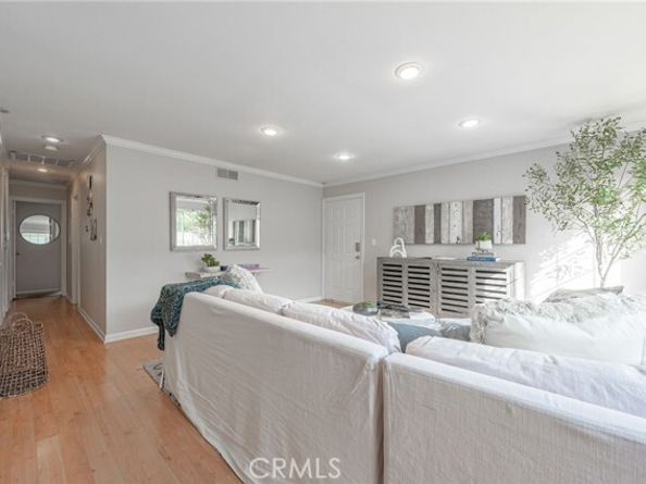 6520 Tampa Avenue 6, Reseda (los Angeles) CA 91335