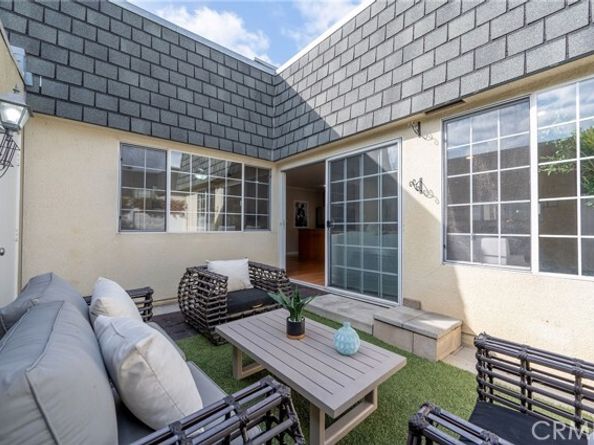 6520 Tampa Avenue 6, Reseda (los Angeles) CA 91335