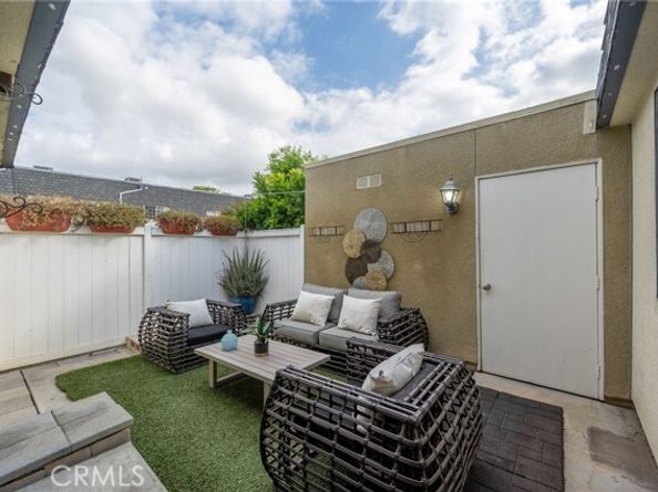 6520 Tampa Avenue 6, Reseda (los Angeles) CA 91335