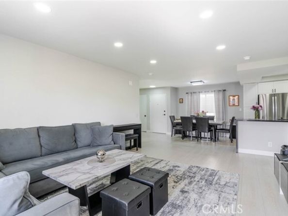 20235 Keswick Street 212, Winnetka (los Angeles) CA 91306