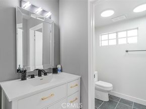 20235 Keswick Street 212, Winnetka (los Angeles) CA 91306