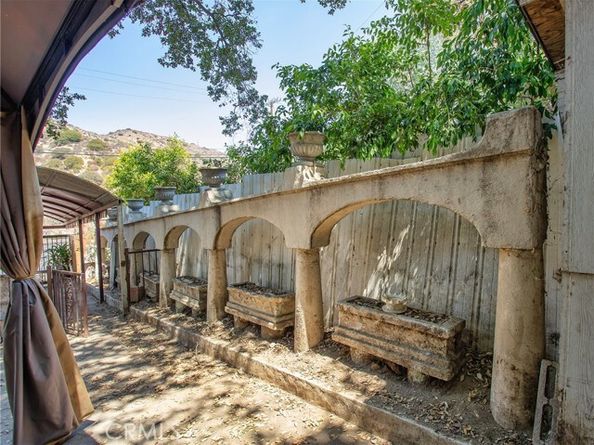 8618 La Tuna Canyon Road, Sun Valley (los Angeles) CA 91352