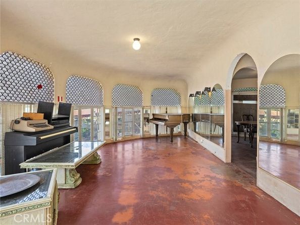 8618 La Tuna Canyon Road, Sun Valley (los Angeles) CA 91352