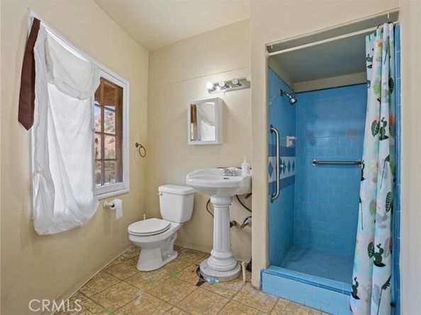 8618 La Tuna Canyon Road, Sun Valley (los Angeles) CA 91352