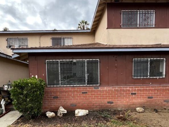 14 Camelback Avenue, Carson CA 90745