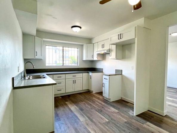 14 Camelback Avenue, Carson CA 90745