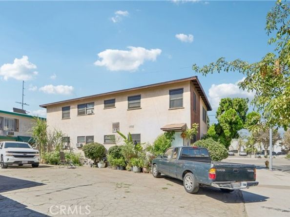 6870 Woodley Avenue, Van Nuys (los Angeles) CA 91406