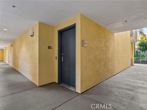 21301 Erwin Street 226, Woodland Hills (los Angeles) CA 91367