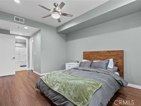 21301 Erwin Street 226, Woodland Hills (los Angeles) CA 91367