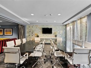 21301 Erwin Street 226, Woodland Hills (los Angeles) CA 91367