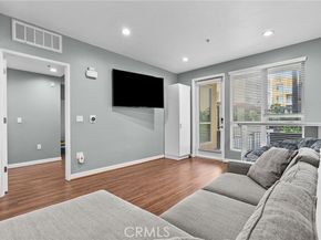 21301 Erwin Street 226, Woodland Hills (los Angeles) CA 91367