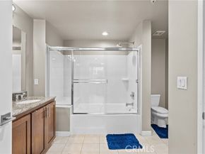 21301 Erwin Street 226, Woodland Hills (los Angeles) CA 91367