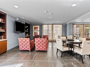 21301 Erwin Street 226, Woodland Hills (los Angeles) CA 91367