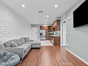 21301 Erwin Street 226, Woodland Hills (los Angeles) CA 91367