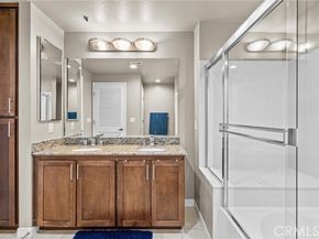 21301 Erwin Street 226, Woodland Hills (los Angeles) CA 91367