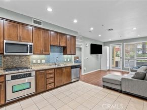 21301 Erwin Street 226, Woodland Hills (los Angeles) CA 91367