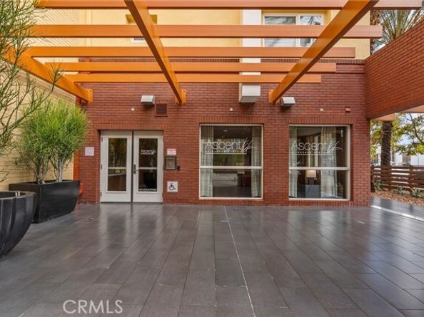 21301 Erwin Street 226, Woodland Hills (los Angeles) CA 91367