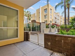 21301 Erwin Street 226, Woodland Hills (los Angeles) CA 91367