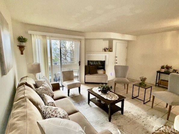 19400 Wyandotte 16, Reseda (los Angeles) CA 91335