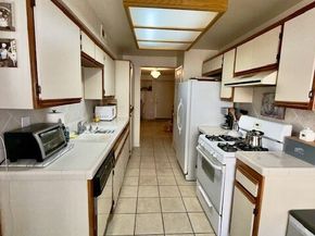 19400 Wyandotte 16, Reseda (los Angeles) CA 91335