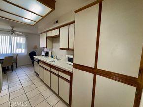 19400 Wyandotte 16, Reseda (los Angeles) CA 91335