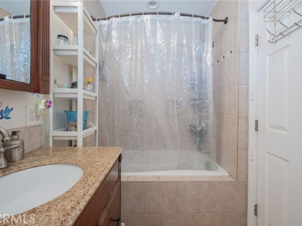 9419 Haskell Avenue, North Hills (los Angeles) CA 91343
