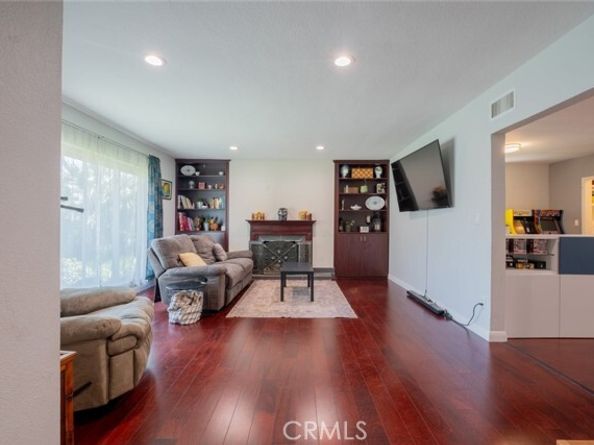 9419 Haskell Avenue, North Hills (los Angeles) CA 91343