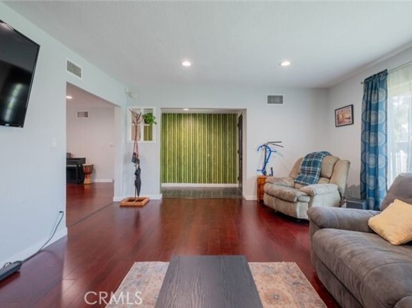 9419 Haskell Avenue, North Hills (los Angeles) CA 91343