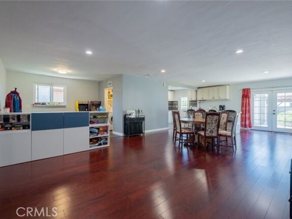 9419 Haskell Avenue, North Hills (los Angeles) CA 91343