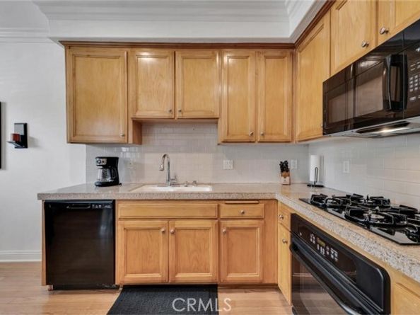 7132 Farralone Avenue 203, Canoga Park (los Angeles) CA 91303