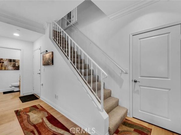 7132 Farralone Avenue 203, Canoga Park (los Angeles) CA 91303