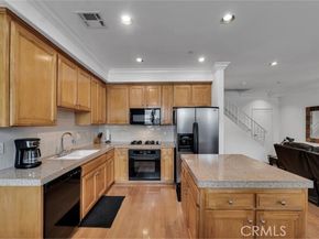 7132 Farralone Avenue 203, Canoga Park (los Angeles) CA 91303