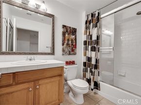 7132 Farralone Avenue 203, Canoga Park (los Angeles) CA 91303