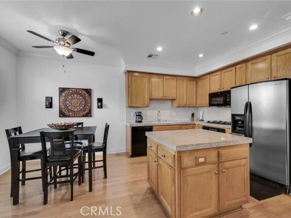 7132 Farralone Avenue 203, Canoga Park (los Angeles) CA 91303