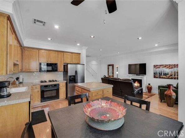 7132 Farralone Avenue 203, Canoga Park (los Angeles) CA 91303
