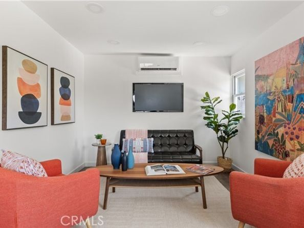 933 N Lincoln Street, Burbank CA 91506