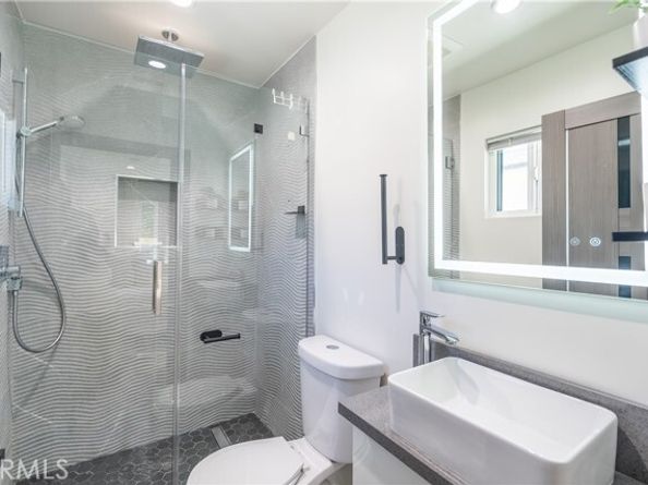 14715 Archwood Street, Van Nuys (los Angeles) CA 91405