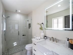14715 Archwood Street, Van Nuys (los Angeles) CA 91405