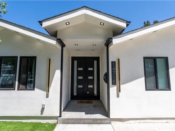14715 Archwood Street, Van Nuys (los Angeles) CA 91405
