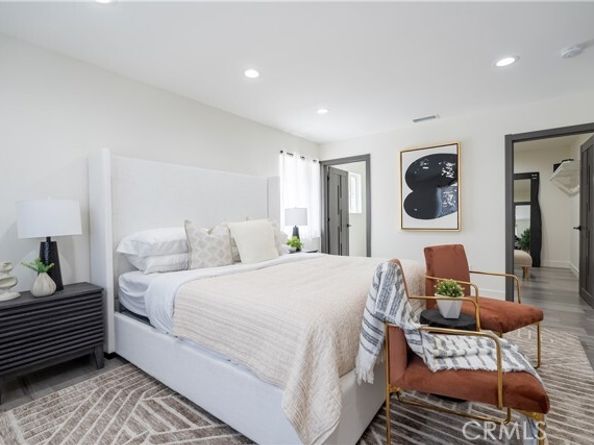 14715 Archwood Street, Van Nuys (los Angeles) CA 91405
