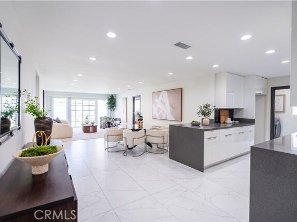 14715 Archwood Street, Van Nuys (los Angeles) CA 91405