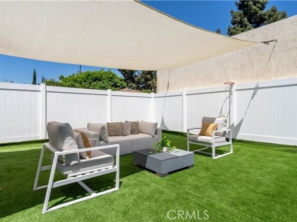 14715 Archwood Street, Van Nuys (los Angeles) CA 91405