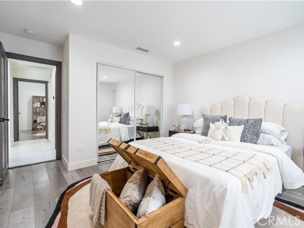 14715 Archwood Street, Van Nuys (los Angeles) CA 91405
