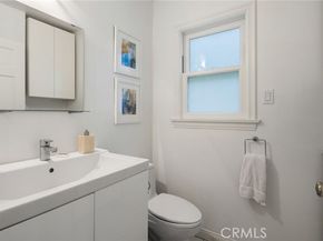 12139 Hollyglen Place, Studio City (los Angeles) CA 91604