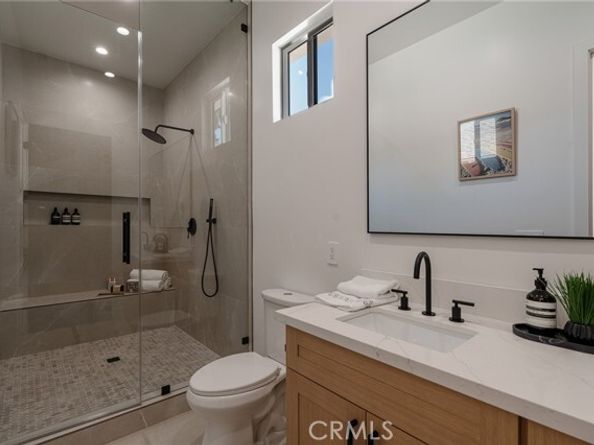 5817 Cantaloupe Avenue, Los Angeles CA 91401
