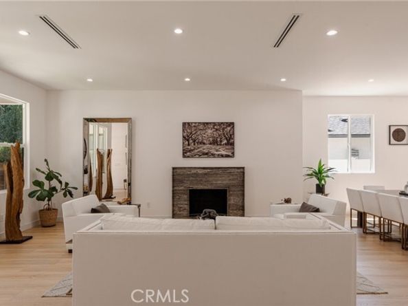 5817 Cantaloupe Avenue, Los Angeles CA 91401